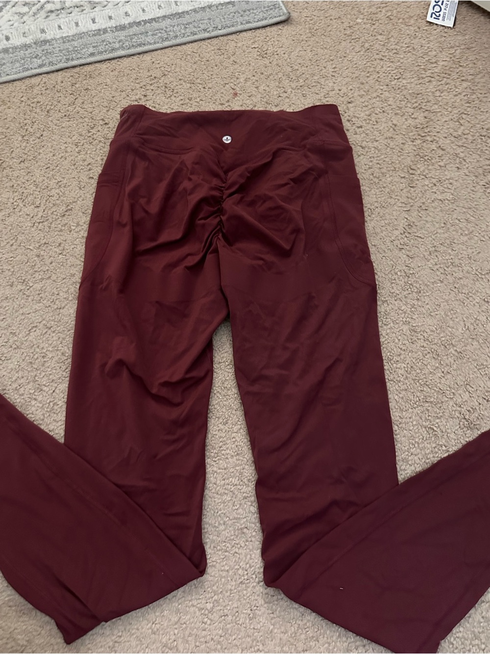 HALARA High-Waist Scrunch-Back Leggings in Burgundy
